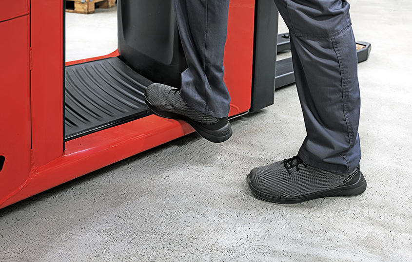 Pneumatically dampened driver’s platform