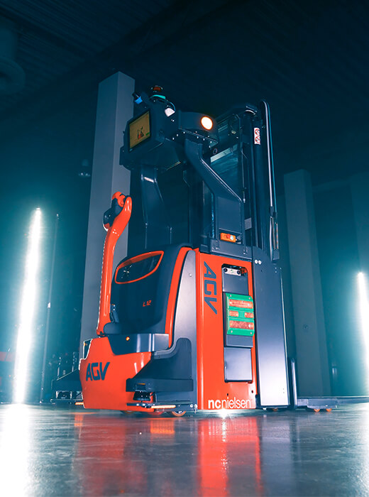 Ready for industry 4.0 with the latest generation of automated guided forklift trucks.