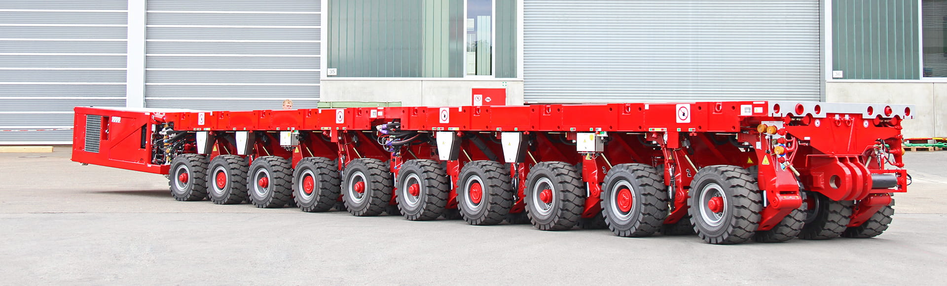 SELF-PROPELLING TRAILER MOVES WIND TURBINE PARTS WEIGHING SEVERAL TONS