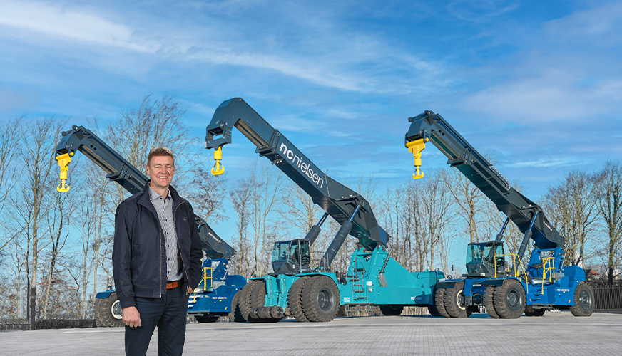 Increasing demand for heavy handling reach stackers 