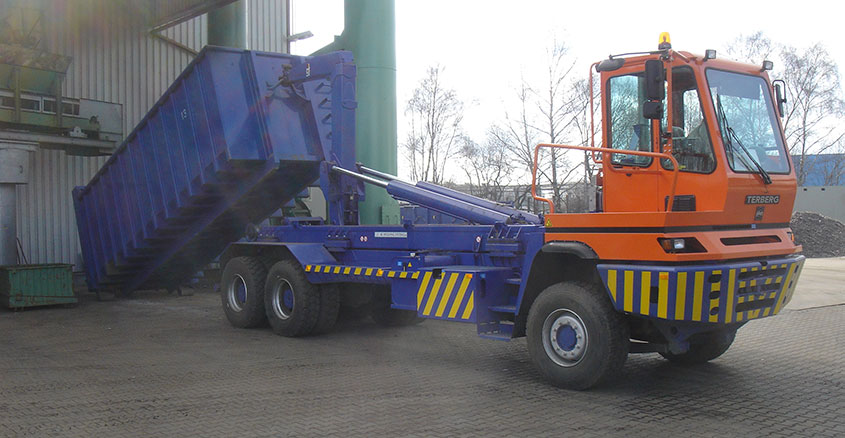 Terberg TT223 CC with hook lift